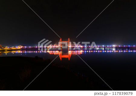 昇開橋ライトアップ風景 筑後川昇開橋(ちくごがわしょうかいきょう)佐賀市諸富「佐賀県と福岡県の県境」 昇開橋ライトアップ風景 筑後川昇開橋(ちくごがわしょうかいきょう)佐賀市諸富「佐賀県と福岡県の県境」 117839079