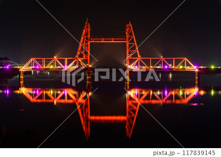 昇開橋ライトアップ風景　筑後川昇開橋（ちくごがわしょうかいきょう）佐賀市諸富「佐賀県と福岡県の県境」 117839145