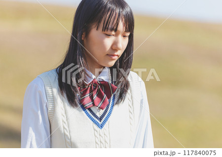 物思い 女子高生 物思い 女子高生 117840075