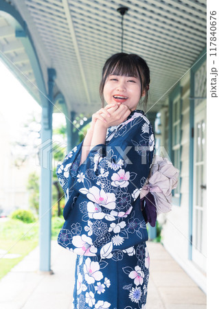 倉敷アイビー浴衣の美少女 117840676