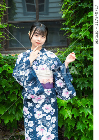 倉敷アイビー浴衣の美少女 117840717