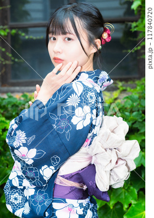倉敷アイビー浴衣の美少女 117840720