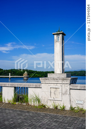 都民の水源 狭山湖こと山口貯水池の取水塔(埼玉県所沢市・入間市) 都民の水源 狭山湖こと山口貯水池の取水塔(埼玉県所沢市・入間市) 117844064