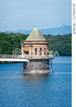都民の水源 狭山湖こと山口貯水池の取水塔（埼玉県所沢市・入間市） 117844130