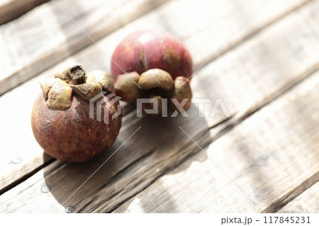 タイ産のマンゴスチン　トロピカルフルーツ 117845231