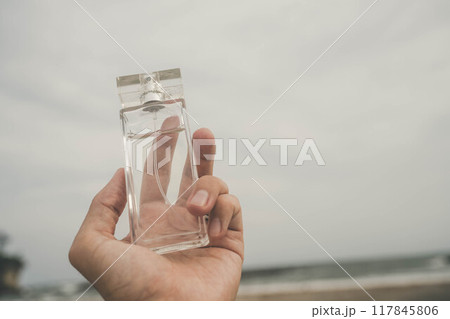 香水と海 117845806