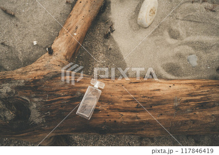 流木と化粧品 流木と化粧品 117846419