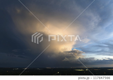 Heavy rainfall during summer thunderstorm in Florida Heavy rainfall during summer thunderstorm in Florida 117847566