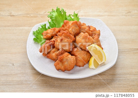 唐揚げ、からあげ、から揚げ、カラアゲ、鶏の唐揚、揚物、肉料理、おかず、お惣菜、レモン、たくさん。 117848055