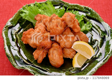 唐揚げ、からあげ、から揚げ、カラアゲ、鶏の唐揚、揚物、肉料理、おかず、お惣菜、レモン、たくさん。 117848069