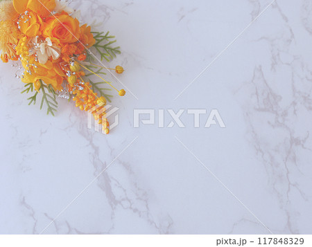 オレンジ色のブーケ 117848329