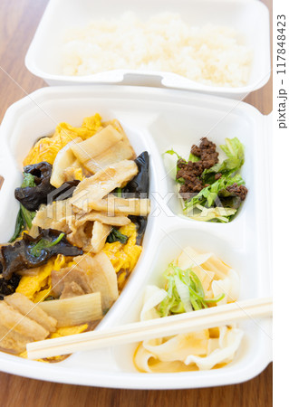 おいしい中華料理、豚肉ときくらげの卵炒め弁当 おいしい中華料理、豚肉ときくらげの卵炒め弁当 117848423