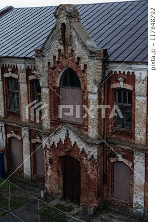 The abandoned building of the Main branch of the railway in the city 117848792