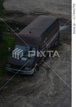 An old, abandoned minibus on the edge of the city, in the evening 117848799