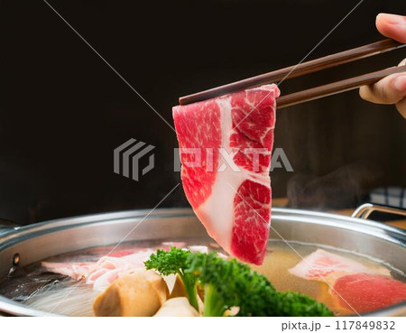 美味しそうなしゃぶしゃぶ 117849832