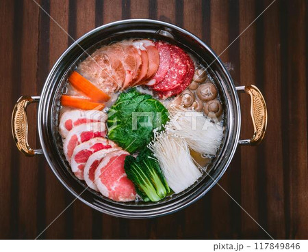 美味しそうなすき焼き 117849846