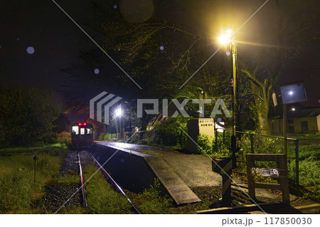 雨降る夜の多田羅駅 雨降る夜の多田羅駅 117850030