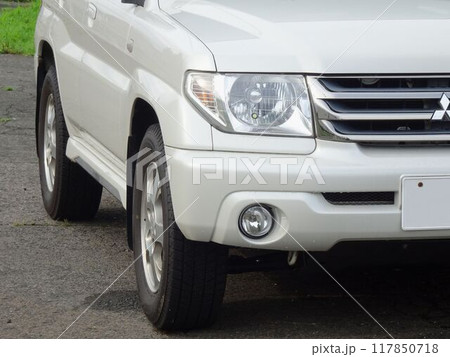 自動車イメージ　三菱パジェロ イオのフロントマスク 117850718