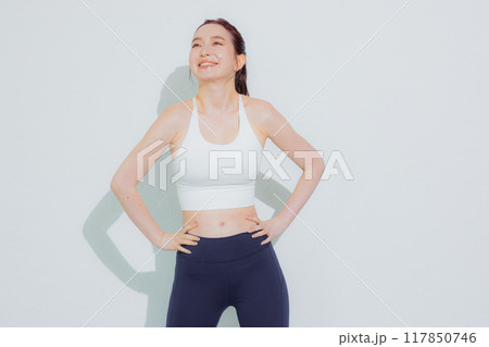 スポーツウェアの女性 117850746