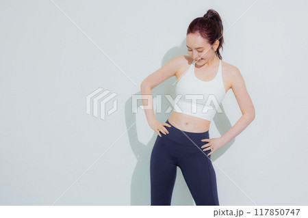 スポーツウェアの女性 117850747