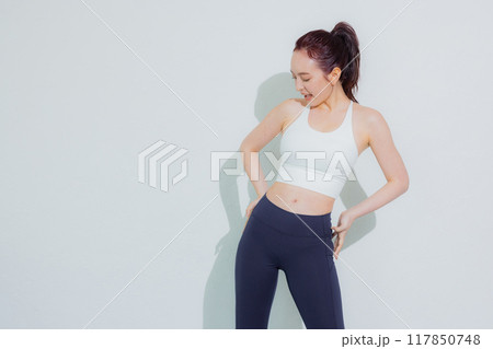 スポーツウェアの女性 117850748
