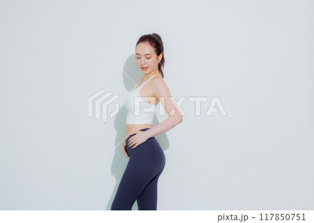 スポーツウェアの女性 117850751