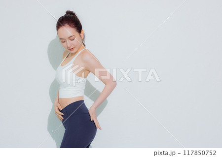 スポーツウェアの女性 117850752