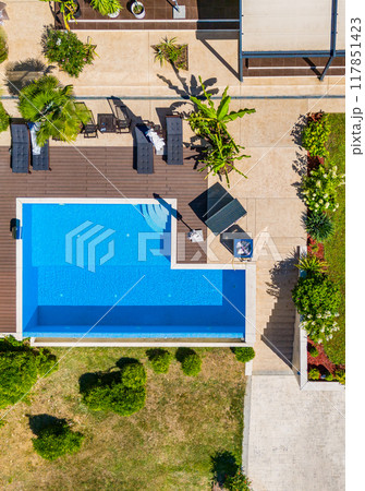 Top view of swimming pool and luxury villa 117851423