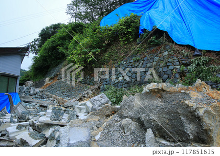 災害　土砂崩れ 117851615