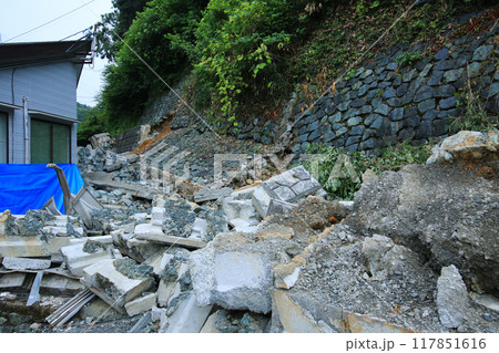 災害　土砂崩れ 117851616