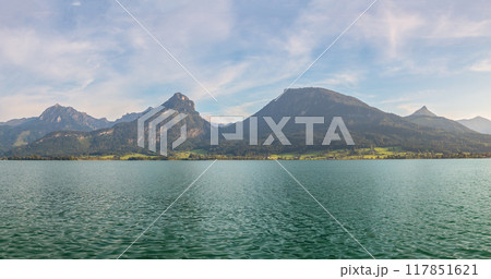 landscape with Lake Wolfgangsee, mountains with mount Sparber, view from the town of Sankt Wolfgang, Austria 117851621