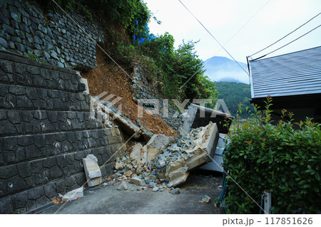 災害 土砂崩れ 災害 土砂崩れ 117851626