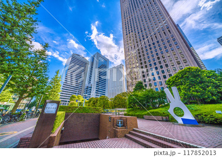日本の東京都市景観 8月。新宿壱番街や新宿センタービル、工学院大学などを望む=20日 日本の東京都市景観 8月。新宿壱番街や新宿センタービル、工学院大学などを望む=20日 117852013