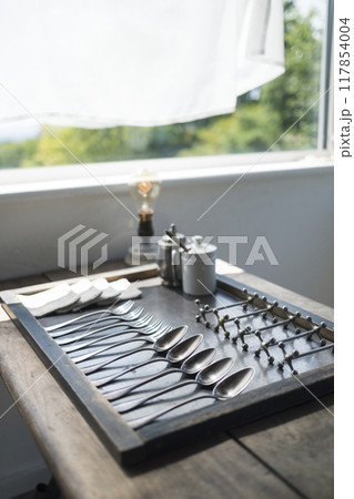 アンティークの食器 アンティークの食器 117854004