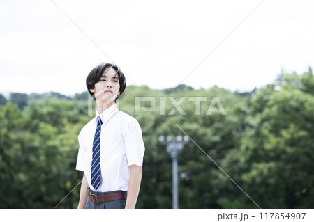 男子 中学生 高校生 ポートレート 考える 思う 男子 中学生 高校生 ポートレート 考える 思う 117854907