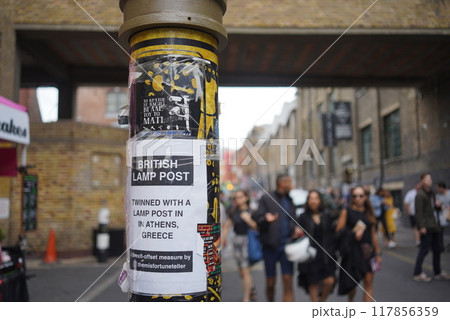 ブリックレーンの街灯 117856359