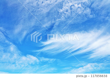 秋の青空と雲 秋の青空と雲 117856638
