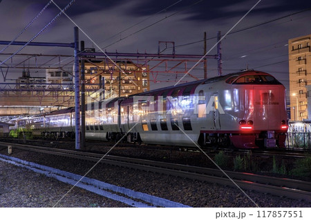 大雨による運休で共和駅に回送されたサンライズエクスプレス 大雨による運休で共和駅に回送されたサンライズエクスプレス 117857551
