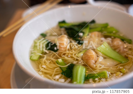 美味しそうなワンタン麵 美味しそうなワンタン麵 117857905