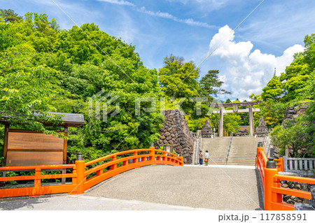 武田神社　神橋　鳥居　右近乃橘　左近乃櫻　甲斐の国の守護神　「勝運」のご利益 117858591
