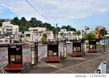 福島県湯本駅前風景 117858795