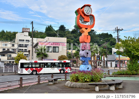 福島県湯本駅前風景 117858796