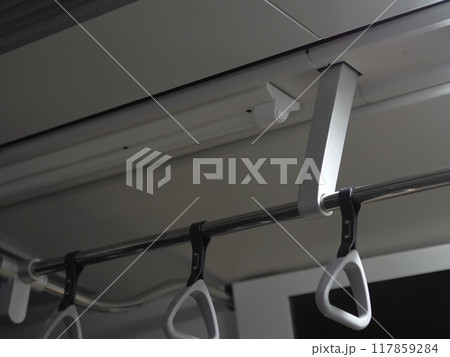 停電した電車内の天井付近 117859284