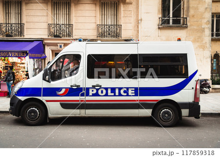 フランスの警察車両 117859318
