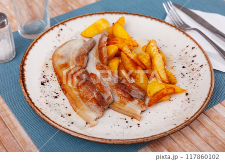 Fried pork with potatoes 117860102