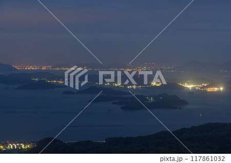 日本の岡山県の瀬戸内海の美しい風景 117861032