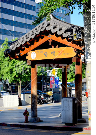 レトロな韓国の風景 117861114