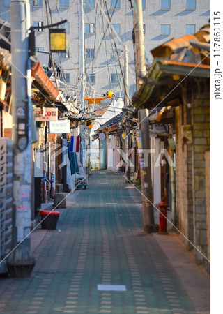 韓国の趣ある街並み 117861115