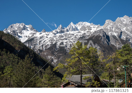 Beautiful view of Jade Dragon Snow Mountain (or Mt.Yulong) in Yulong Naxi Autonomous County, Lijiang, in Yunnan province, China. Beautiful view of Jade Dragon Snow Mountain (or Mt.Yulong) in Yulong Naxi Autonomous County, Lijiang, in Yunnan province, China. 117861325