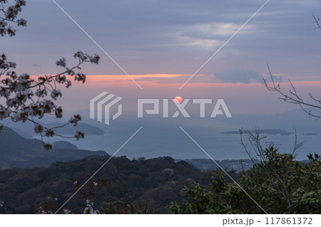 日本の岡山県岡山市の金甲山の美しい景色 117861372